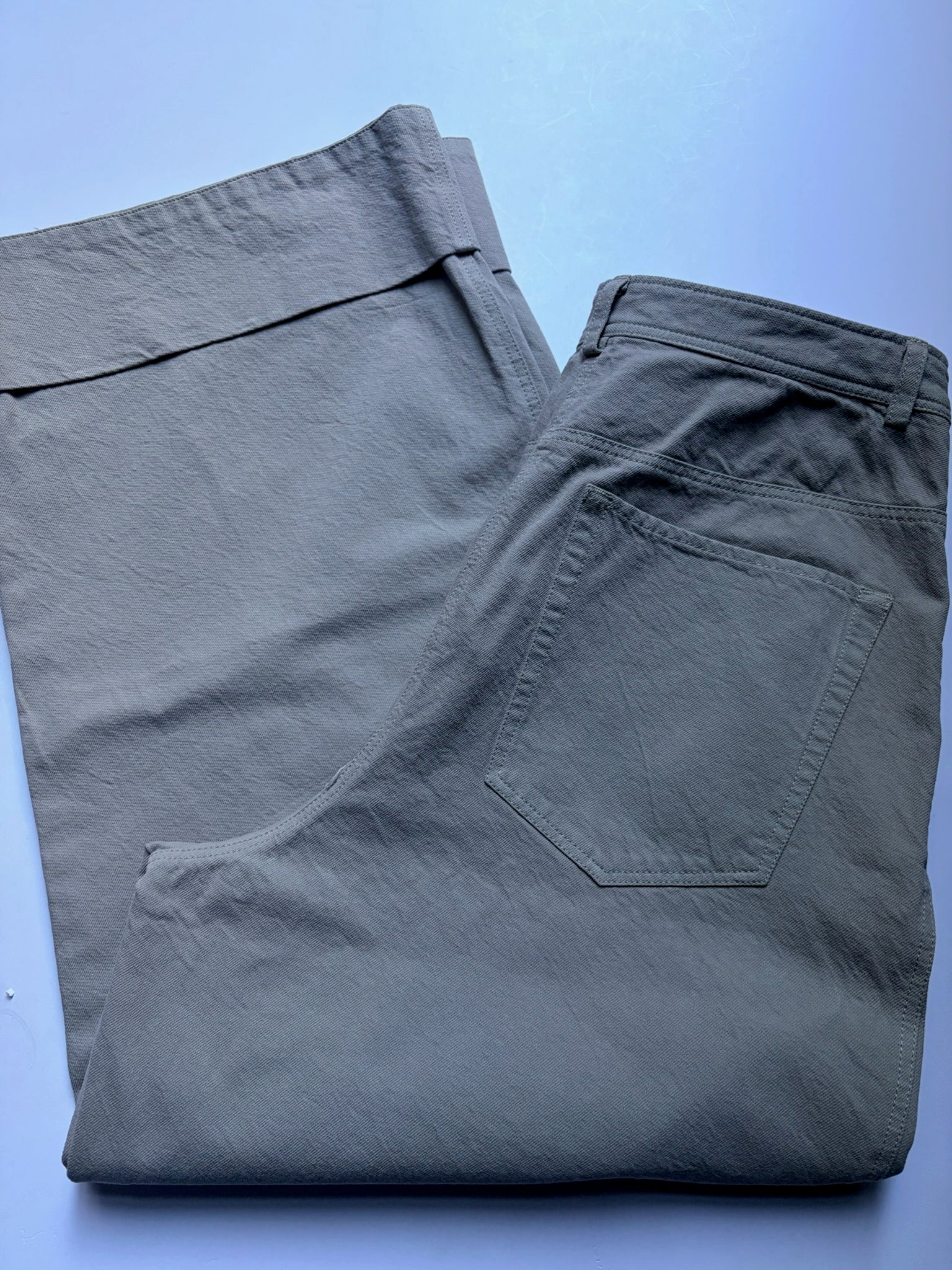 Mark Kenly Domino Tan Bukser