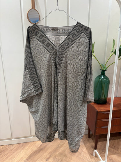 Julie Fagerholt / Heartmade Poncho Bluse