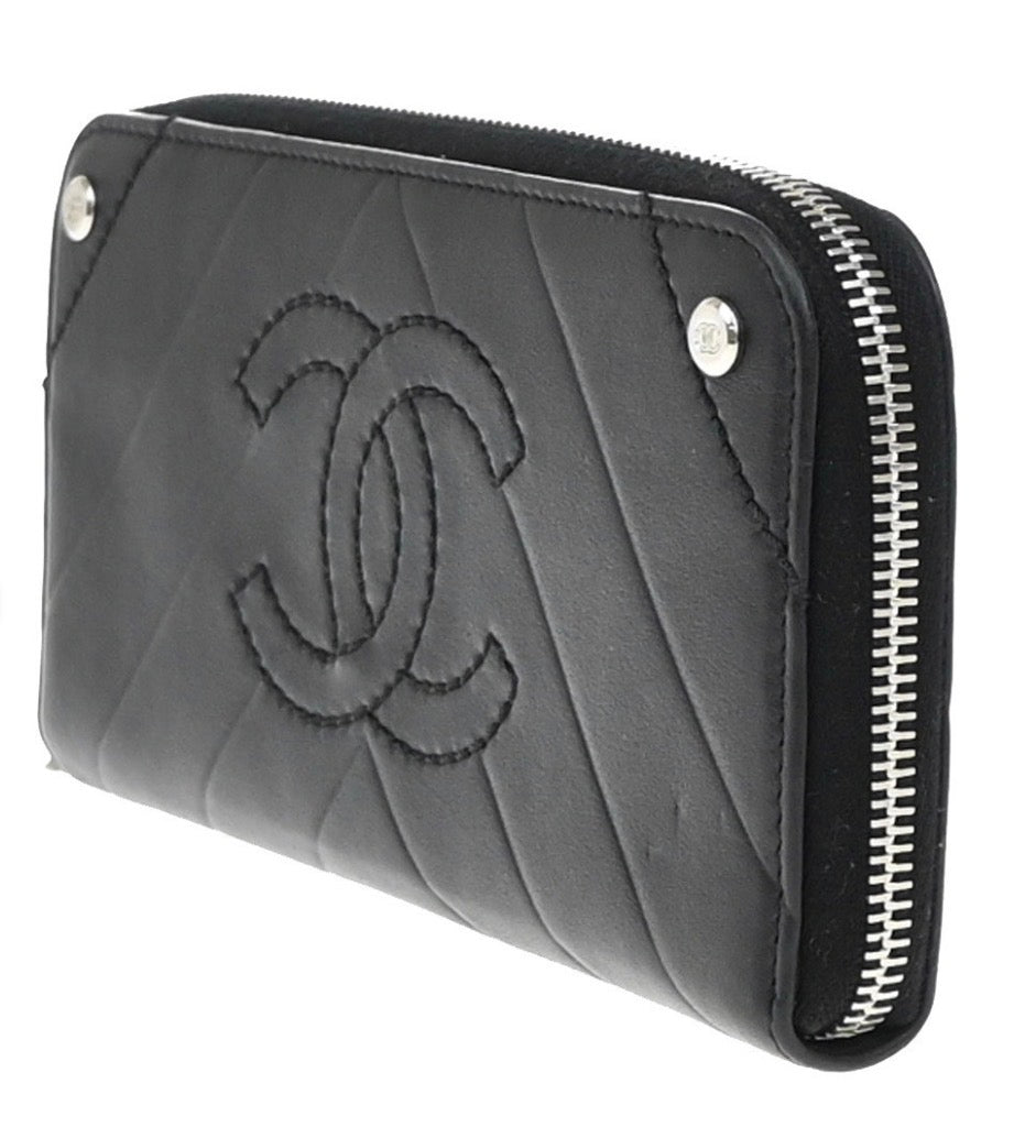 Chanel CC Charm Zip Wallet / Pung