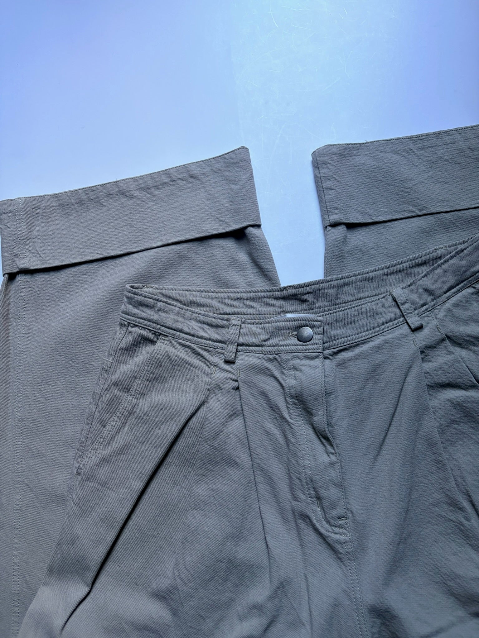 Mark Kenly Domino Tan Bukser