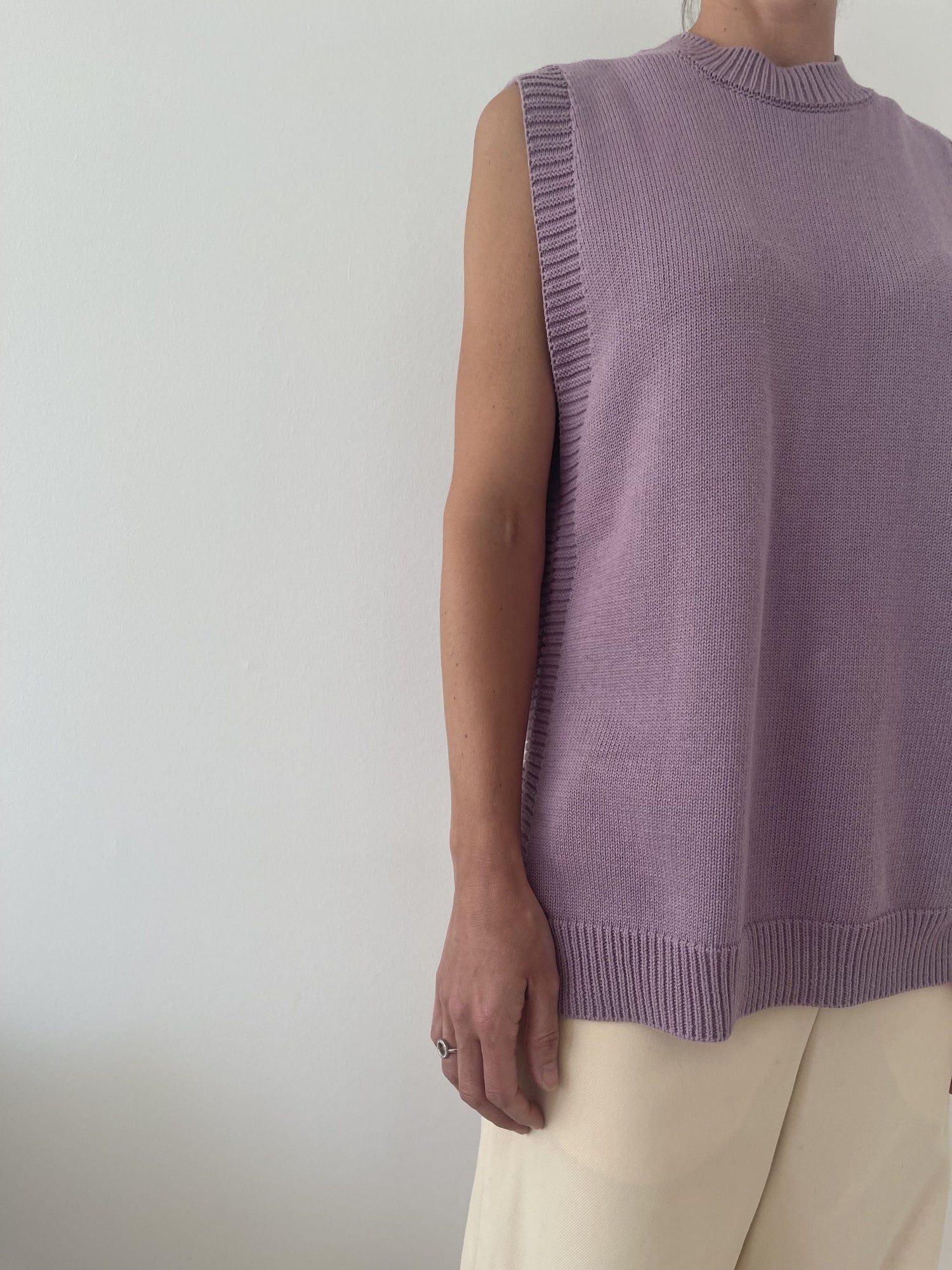 Blanche vest lilla på model forfra