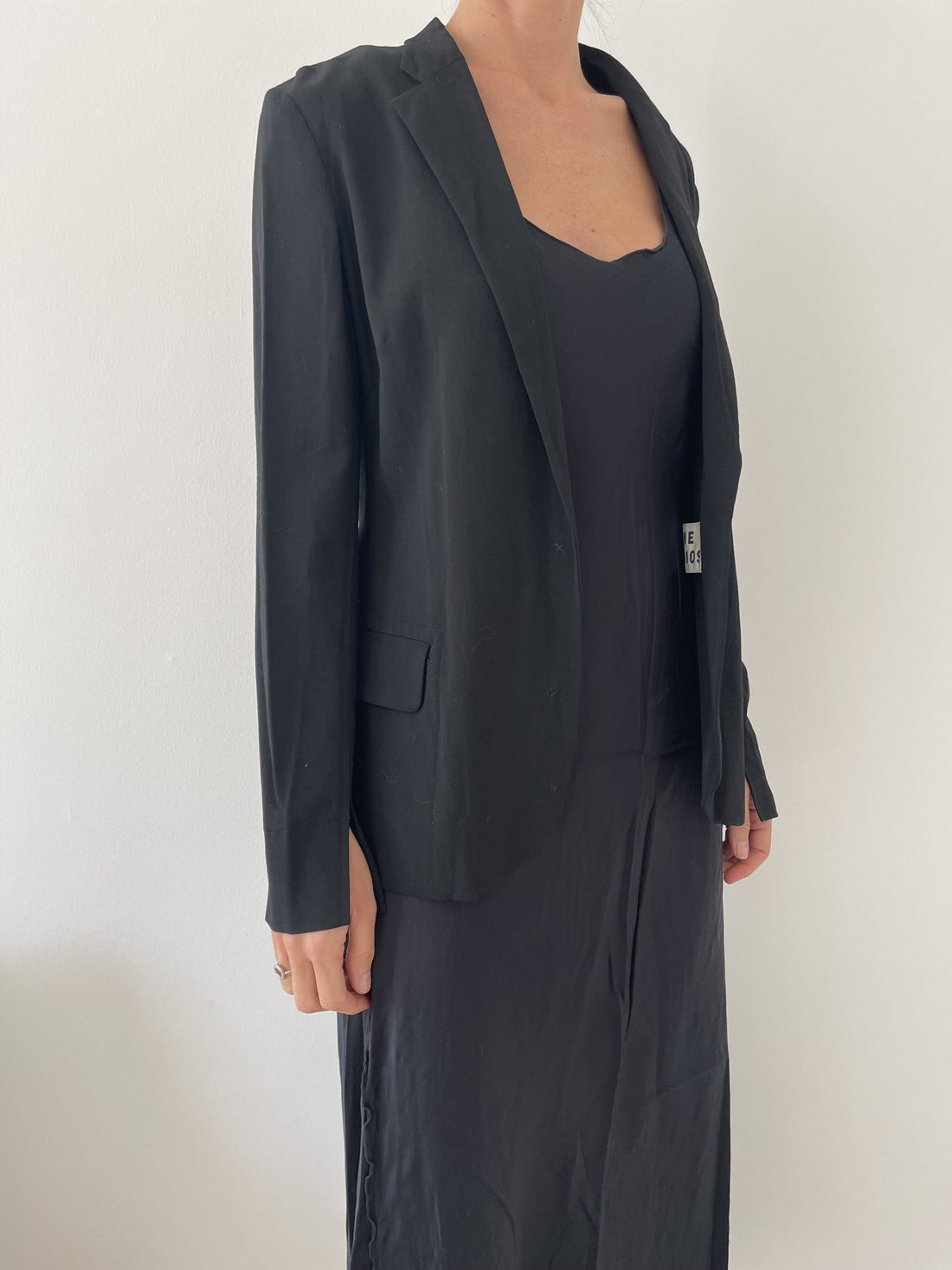 Acne Studios Blazer sort på model fra siden