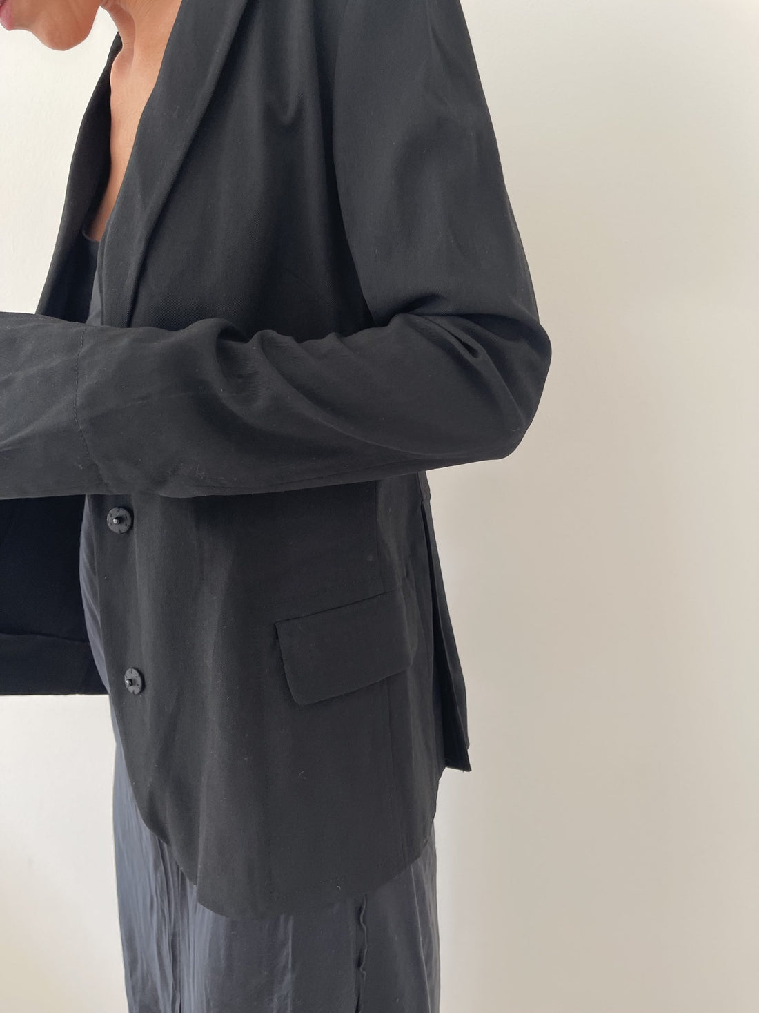 Acne Studios Blazer sort på model side