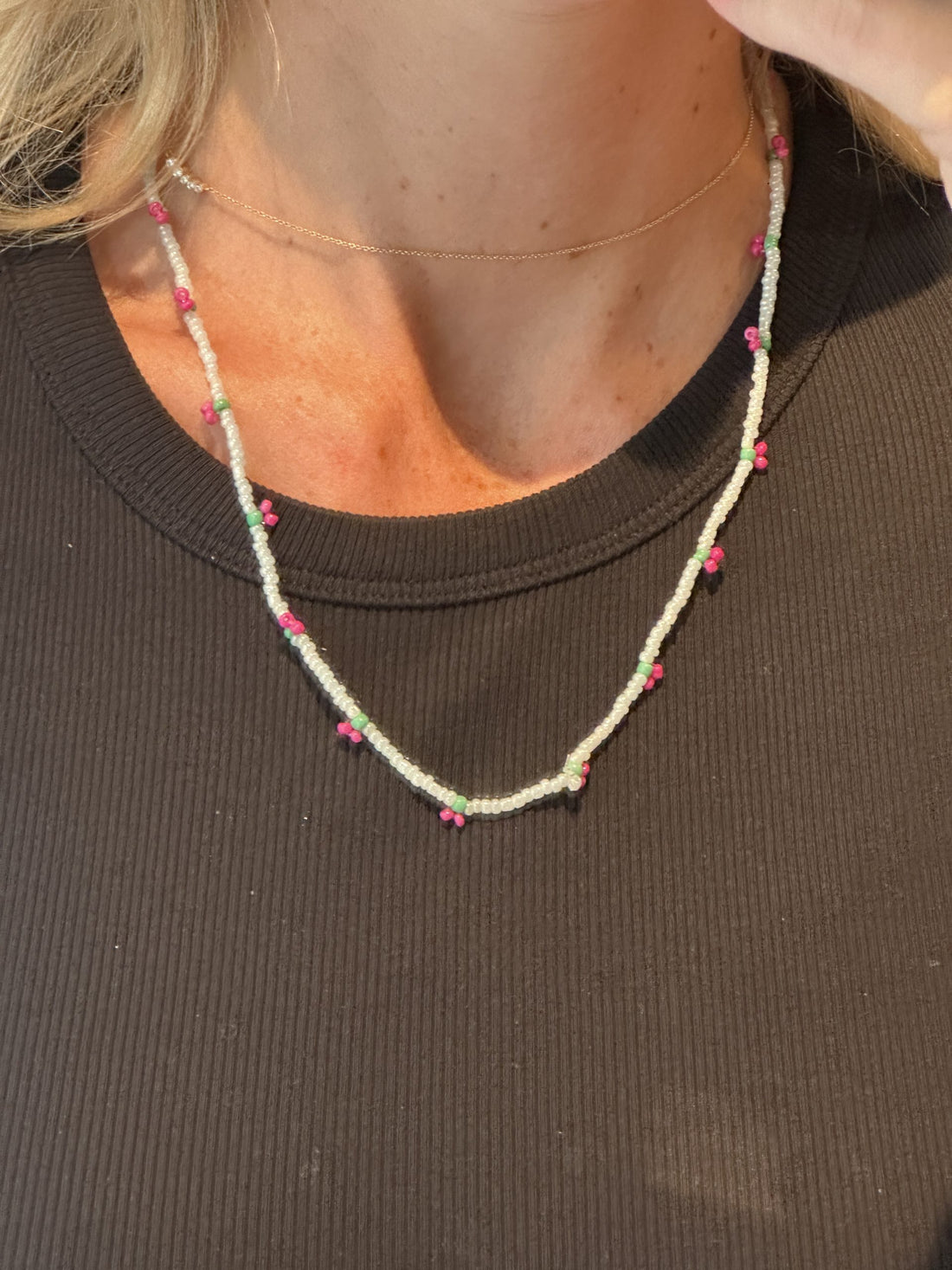 Pearl Necklace in gray with pink berries