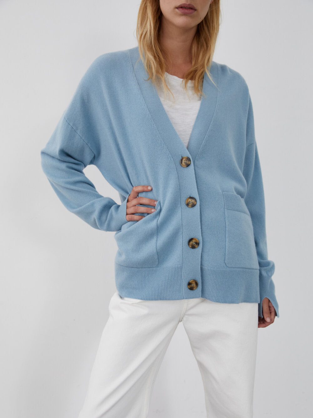 kashmir-oversize-unisex-cardigan-i-lyseblaa-peoples-republic-of-cashmere