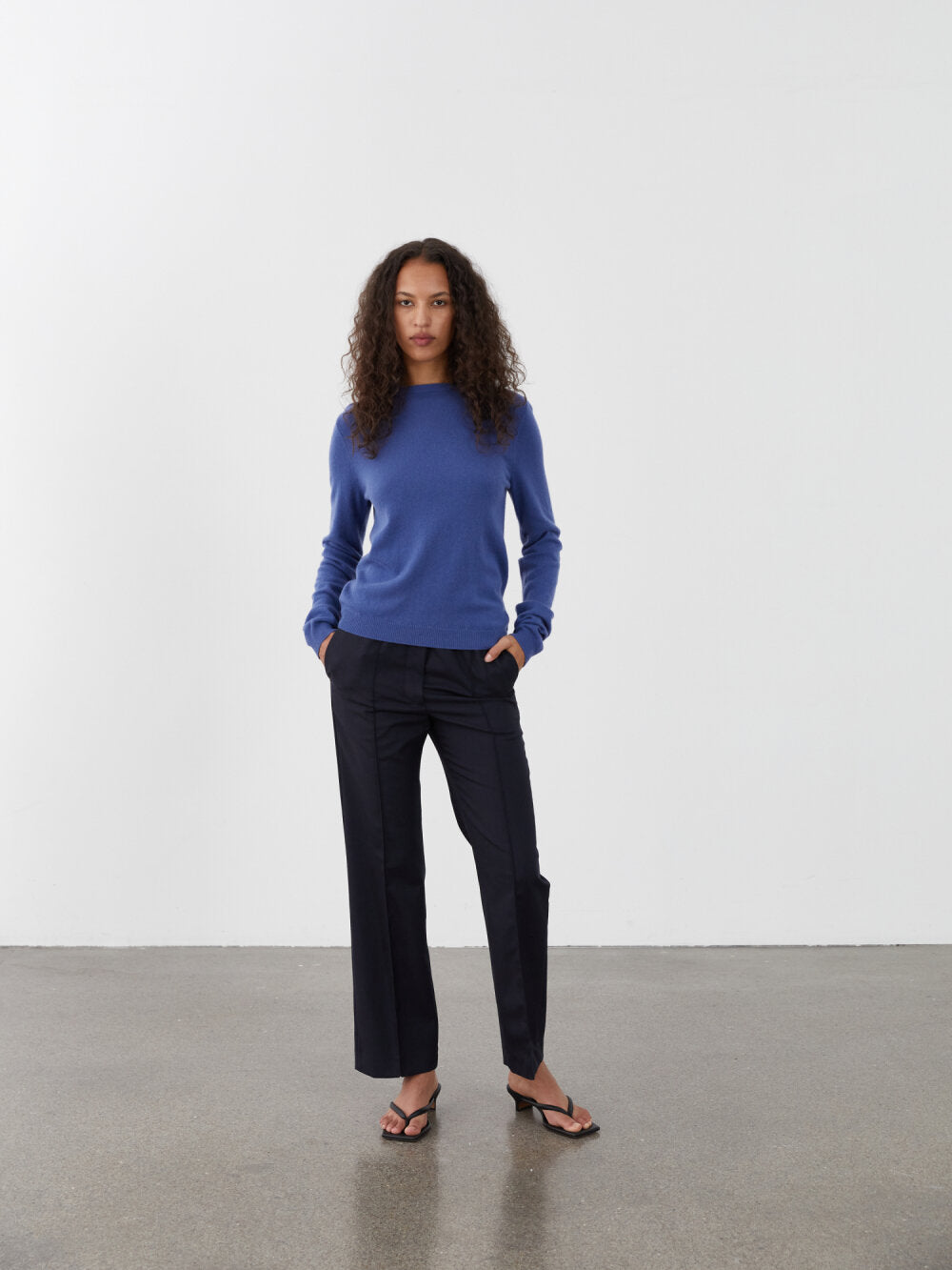 kashmir-roundneck-troeje-i-kobolt-blaa-peoples-republic-of-cashmere